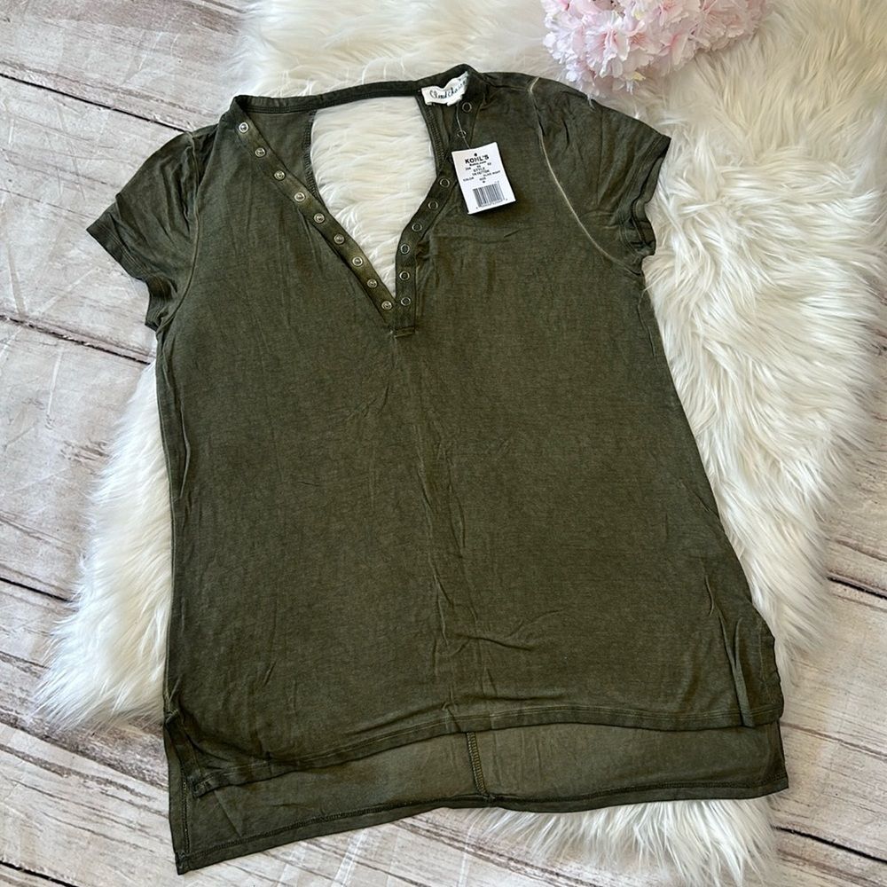 Cloud Chaser Women’s Short  Sleeves Size Medium